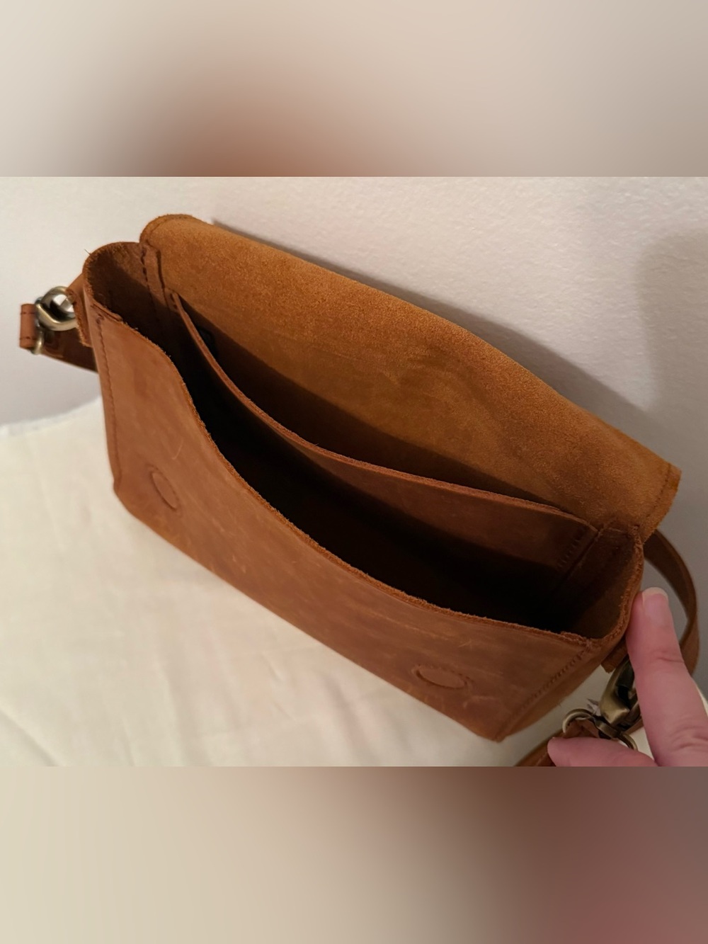 Portland Leather Brown Metro Crossbody Bag - Picture 3 of 5